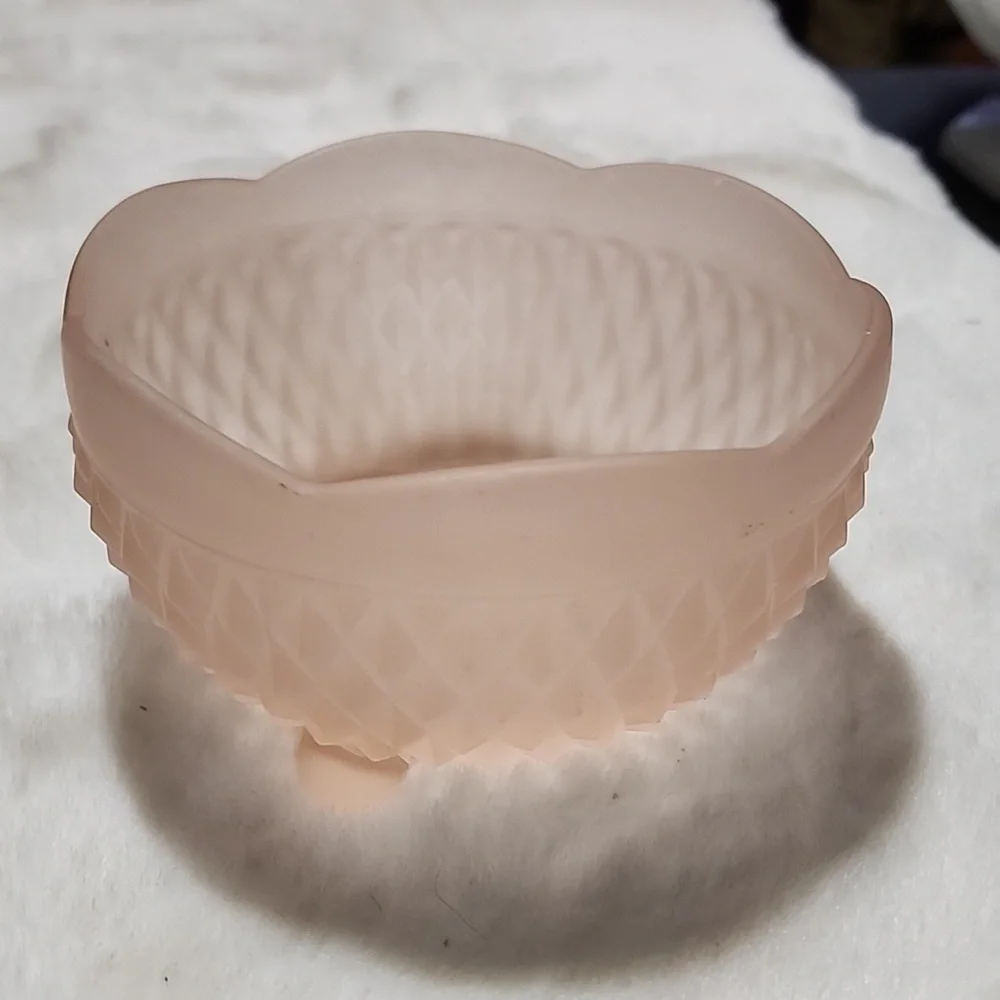 VINTAGE LIGHT PINK GLASS DISH .3 FEET. - Picture 1 of 3